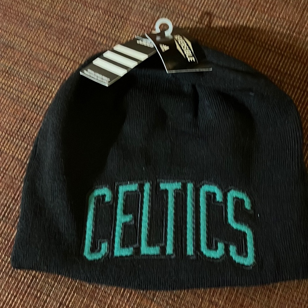 Boston Celtics Reversible Beanie, unisex. - NEW w tags